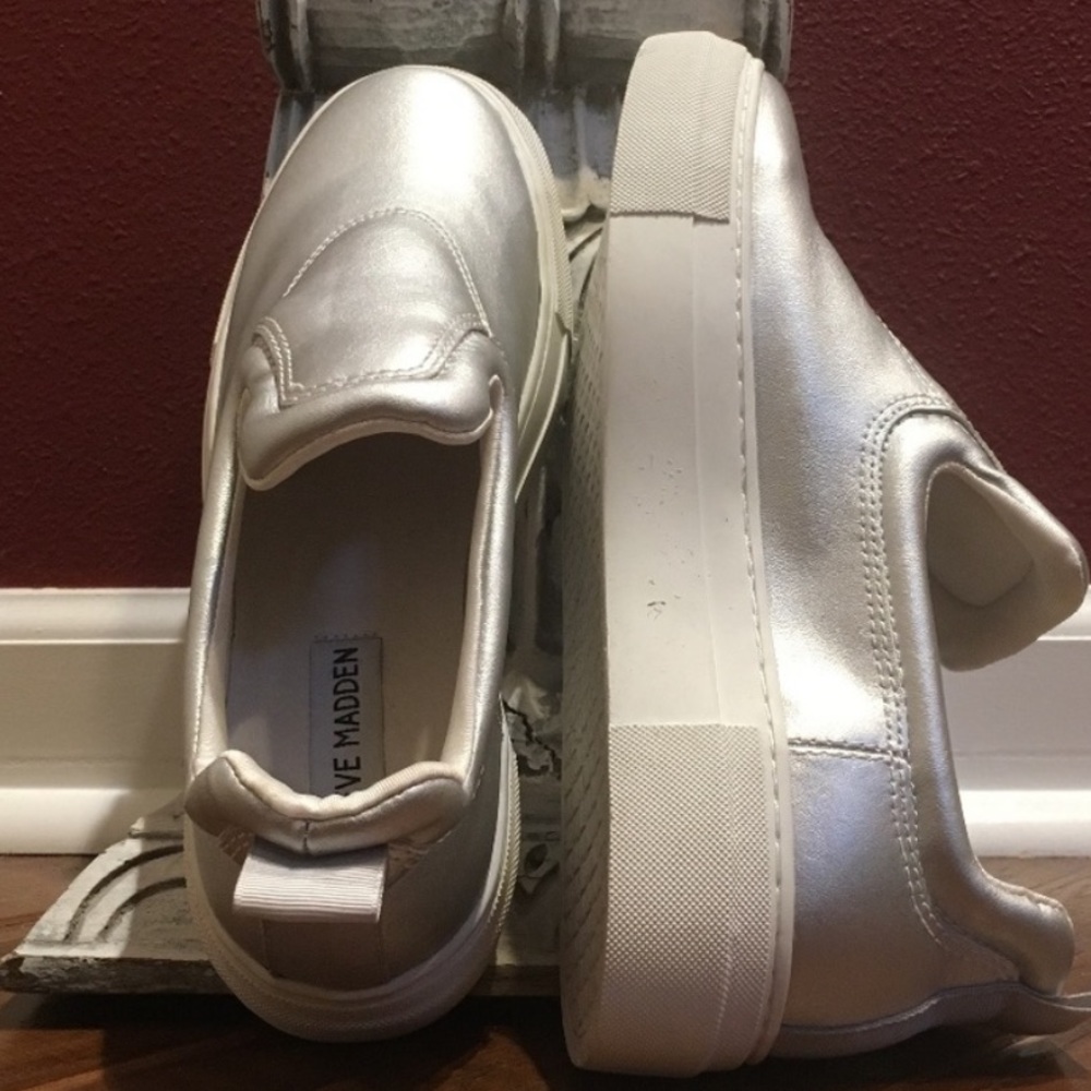 Steve Madden Silver Slip On Sneakers Sz 7 - Picture 2 of 10